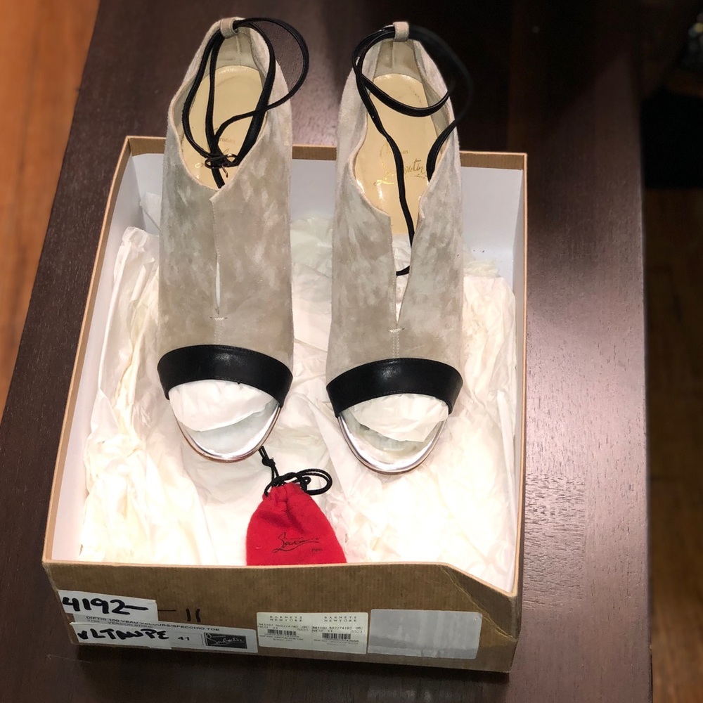 Christian Louboutin Diptic 100 Peep Toe Suede Pump